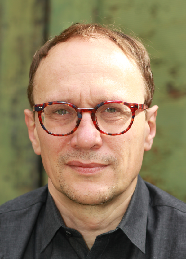 Headshot photo of Dirk Bernhardt-Walther